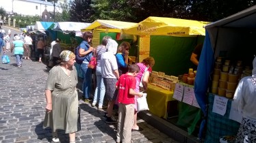 Ярмарка "Медовый спас" в Киево-Печерской лавре